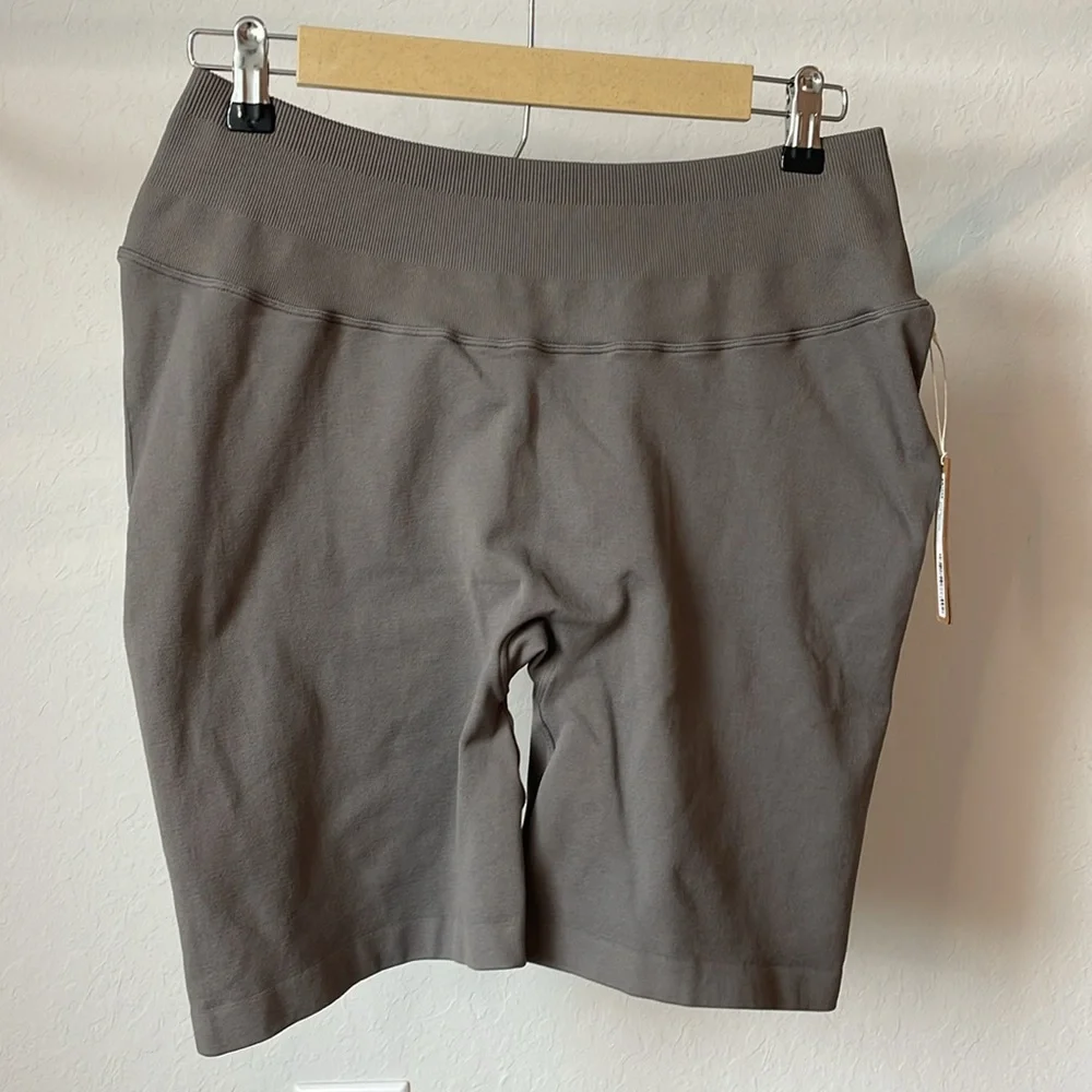 Skims Contour Lounge Bike Shorts - Picture 4 of 12